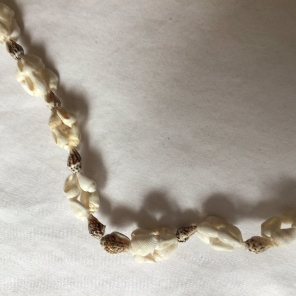 Vintage shell necklace - Picture 2 of 9